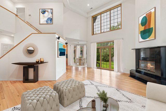 Property Photo: 136 Oakwood Avenue IL 60016
