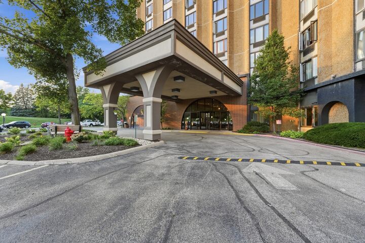 Property Photo:  1 Renaissance Place 816  IL 60067 