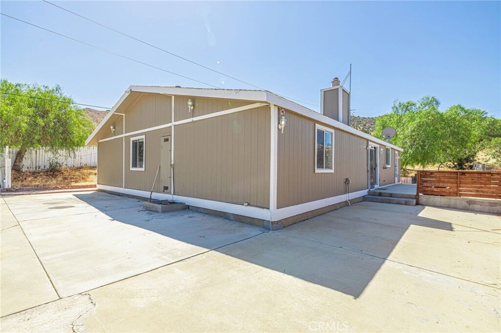 Property Photo: 510 E Soledad Pass CA 93550