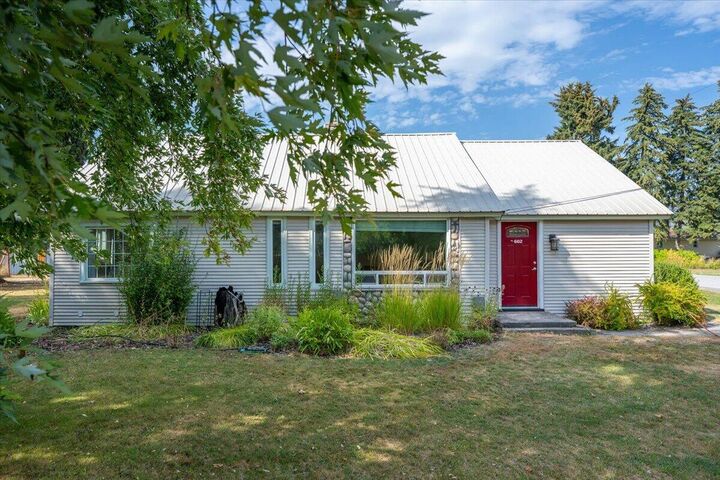 Property Photo:  602 W Washington Ave  WA 99109 