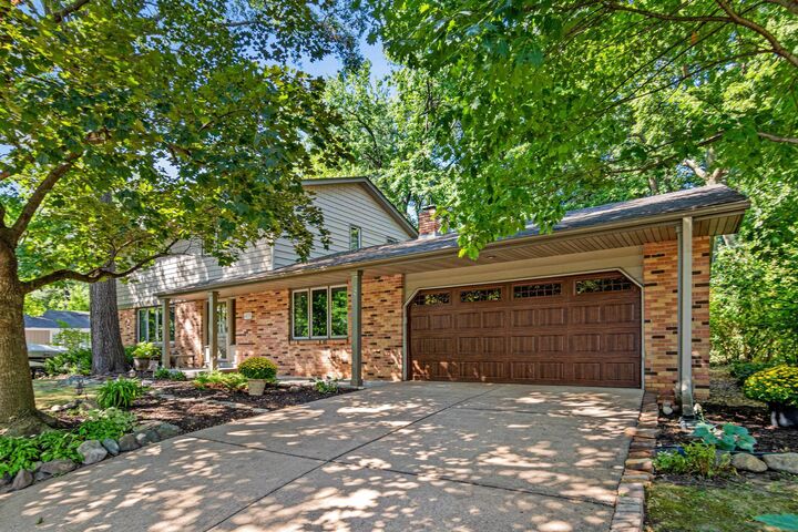 Property Photo:  4035 Quaker Lane N  MN 55441 
