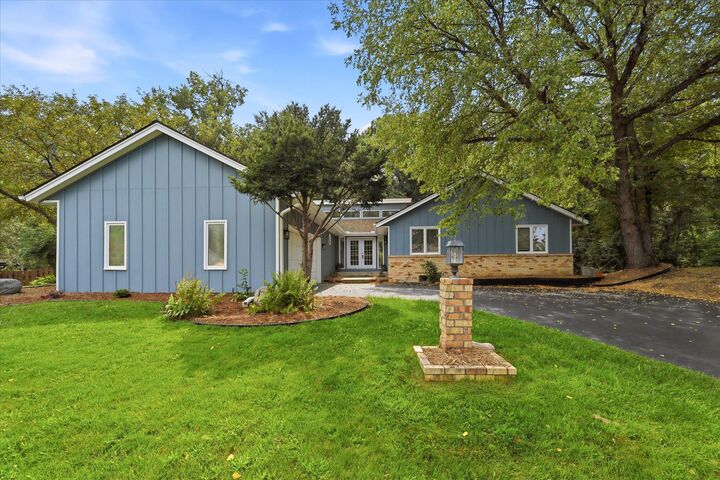 Property Photo:  1592 Sherwood Court  MN 55122 