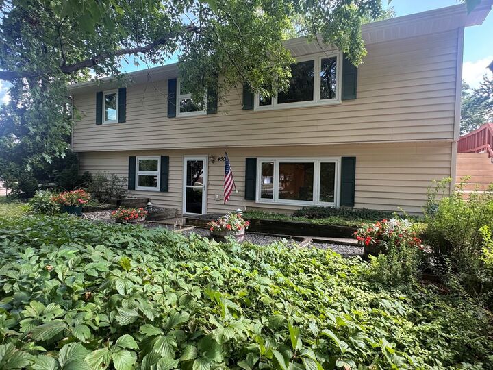 Property Photo:  450 Ranchview Lane N  MN 55447 