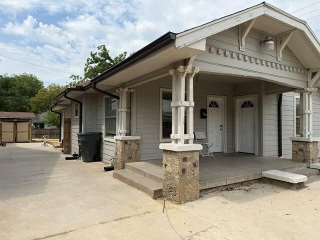 Property Photo:  801 Mount Auburn Avenue  TX 75223 