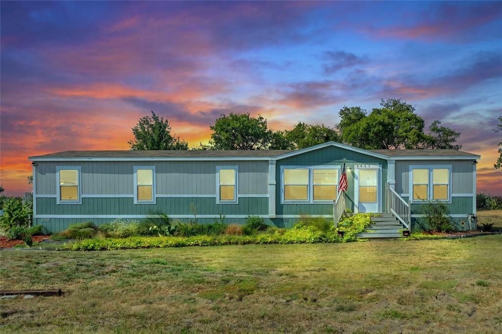 Property Photo:  5024 Dove Street  TX 75401 