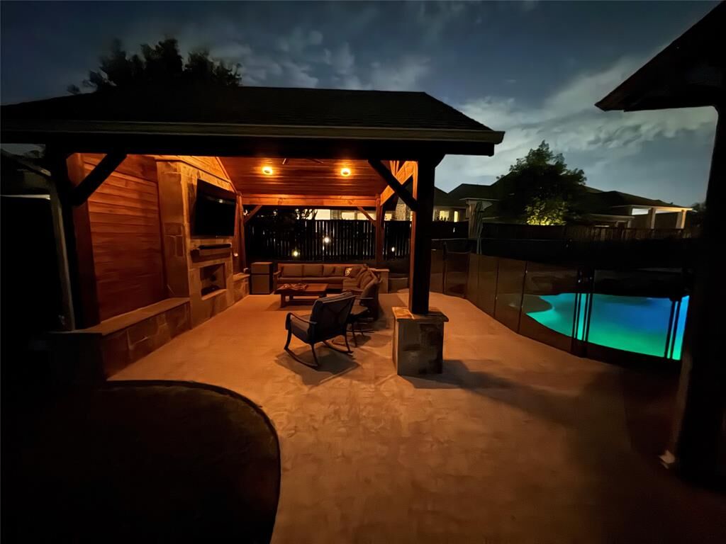 Property Photo: 1100 Berrydale Drive TX 76226