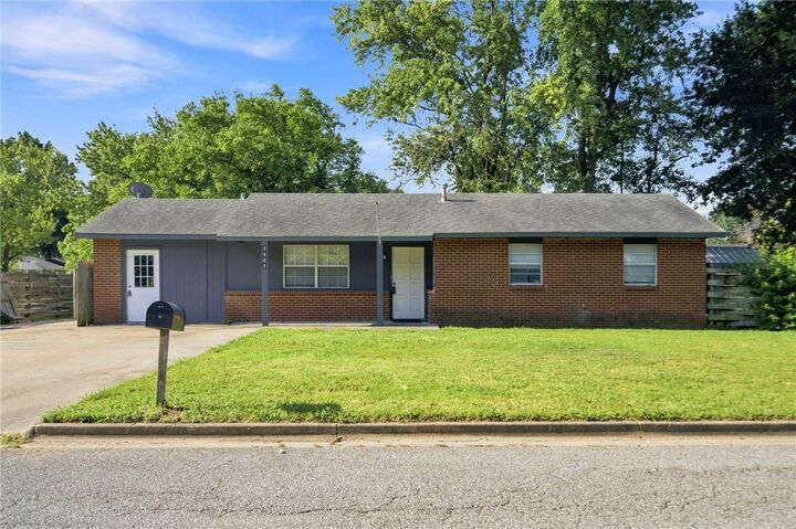Property Photo: 2401 N Jill Circle AR 72762