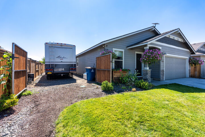 Property Photo:  2466 SW Metolius Avenue  OR 97756 
