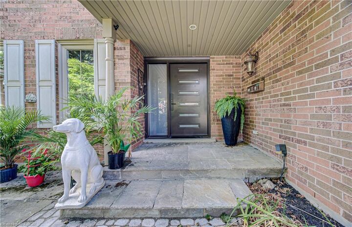 Property Photo: 7 Stock Court ON N3C 3R4