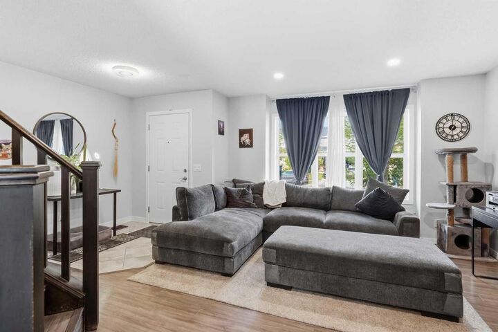 Property Photo:  279 Everstone Drive SW  AB T2Y 4V2 
