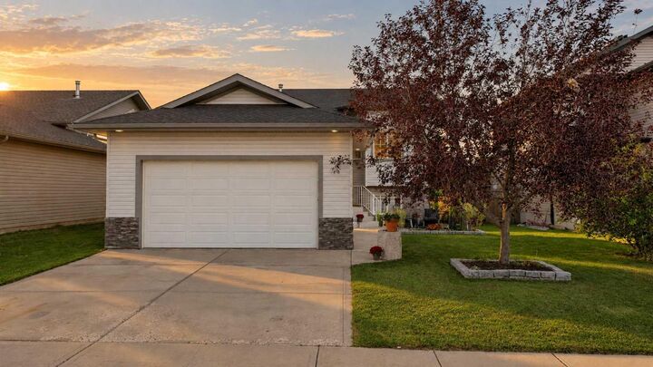 19 Jenner Crescent — photo 1