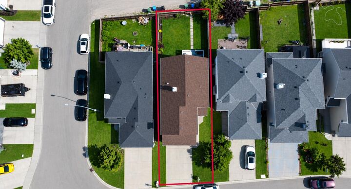 Property Photo: 53 Marthas Place NE AB T3J 4P4