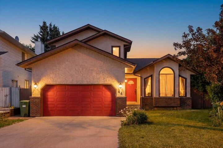 44 Hawkstone Drive NW — photo 1