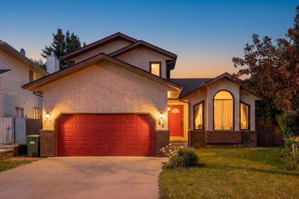 Property Photo: 44 Hawkstone Drive NW AB T3G 3E9