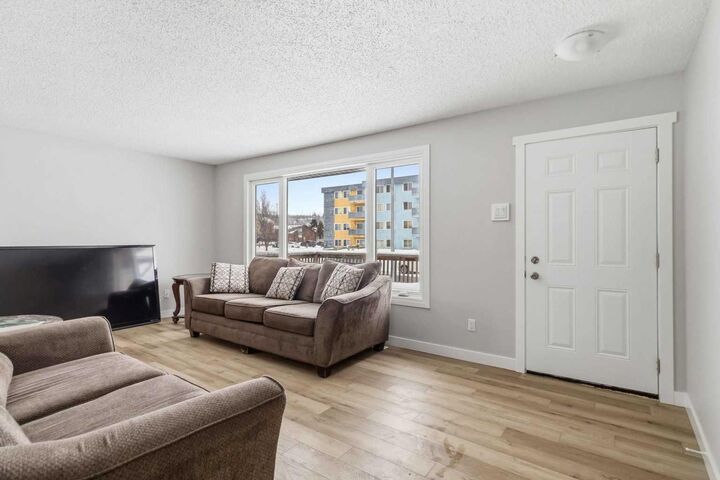 Property Photo:  13 McLeod Street  AB T9H 1Z4 