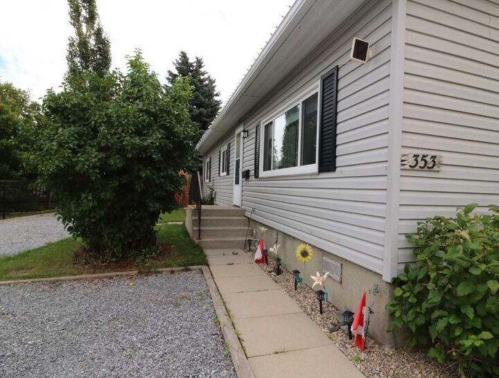 Property Photo:  353 Big Springs Drive SE  AB T4A 1B7 