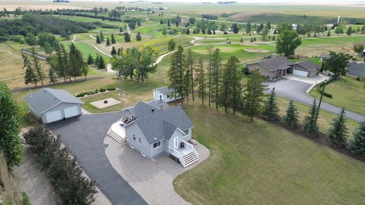 Property Photo:  223 Devilder Avenue  AB T0M 2C0 