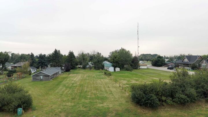 Property Photo: 2110 27 Avenue AB T0L 1R0