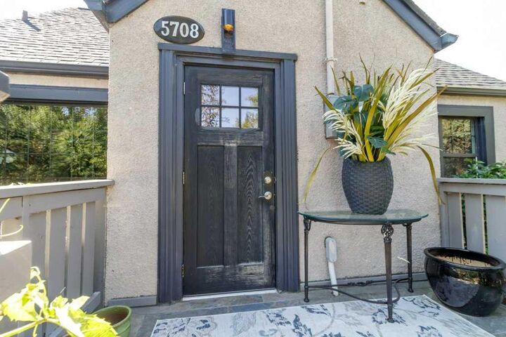 Property Photo: 5708 45 Avenue AB T4N 3L9