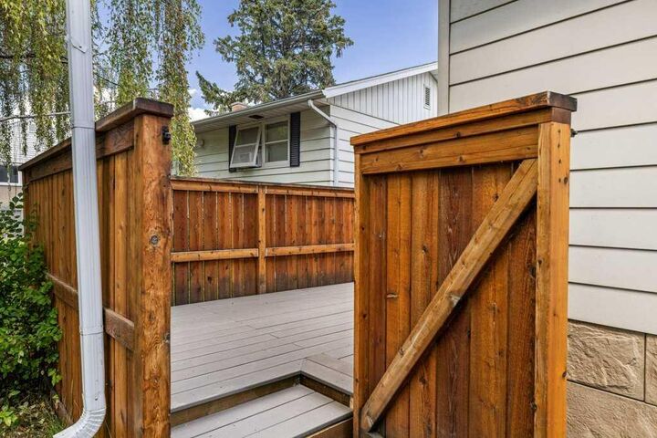 Property Photo: 44 Lynndale Road SE AB T2C 0T2