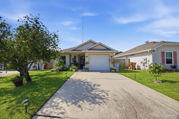 Property Photo: 5519 Sea Spray Ct FL 32563