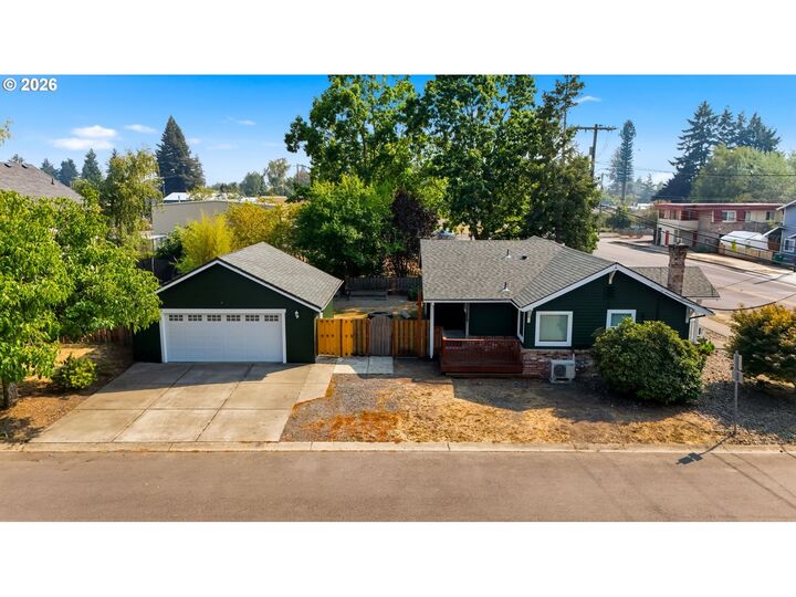 Property Photo: 732 N College St OR 97132