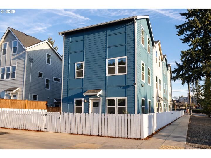 Property Photo:  7804 SE Henderson St  OR 97206 