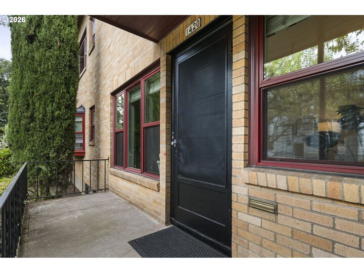 Property Photo: 1420 NE 21st Ave 18 OR 97232