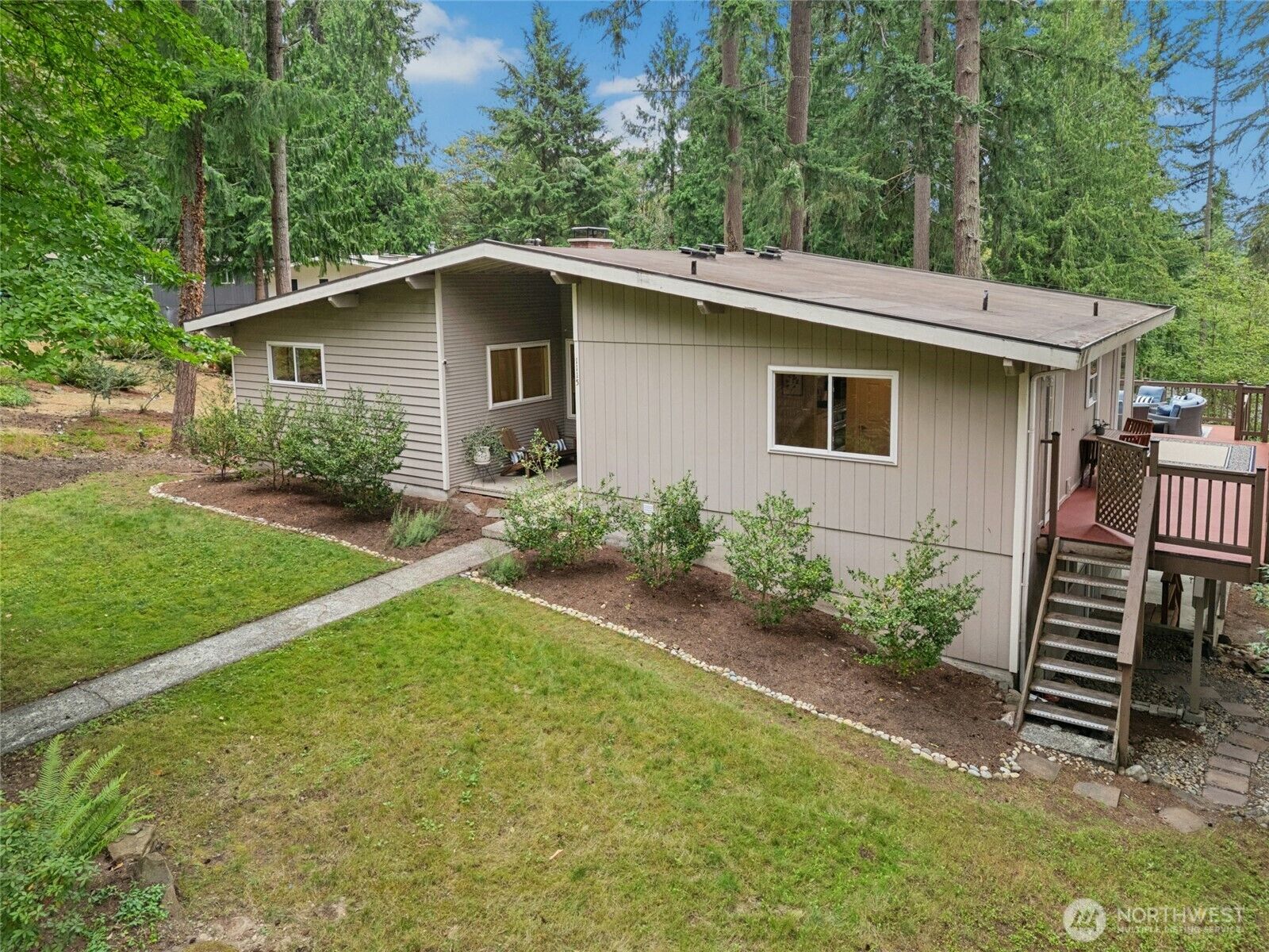 Property Photo:  1115  Wildwood Boulevard SW  WA 98027 
