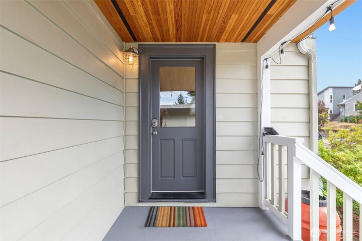 Property Photo:  3918 S Edmunds Street  WA 98118 