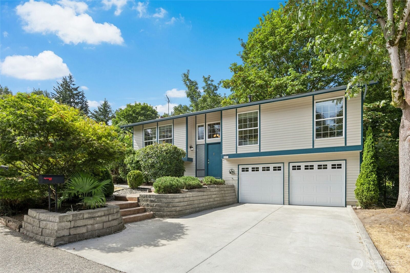 Property Photo: 4621 123rd Avenue SE WA 98006