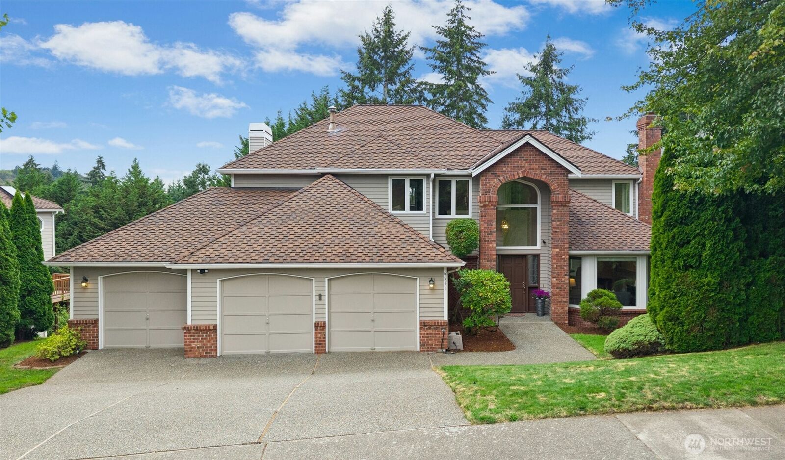 Property Photo: 6531 154th Place SE WA 98006