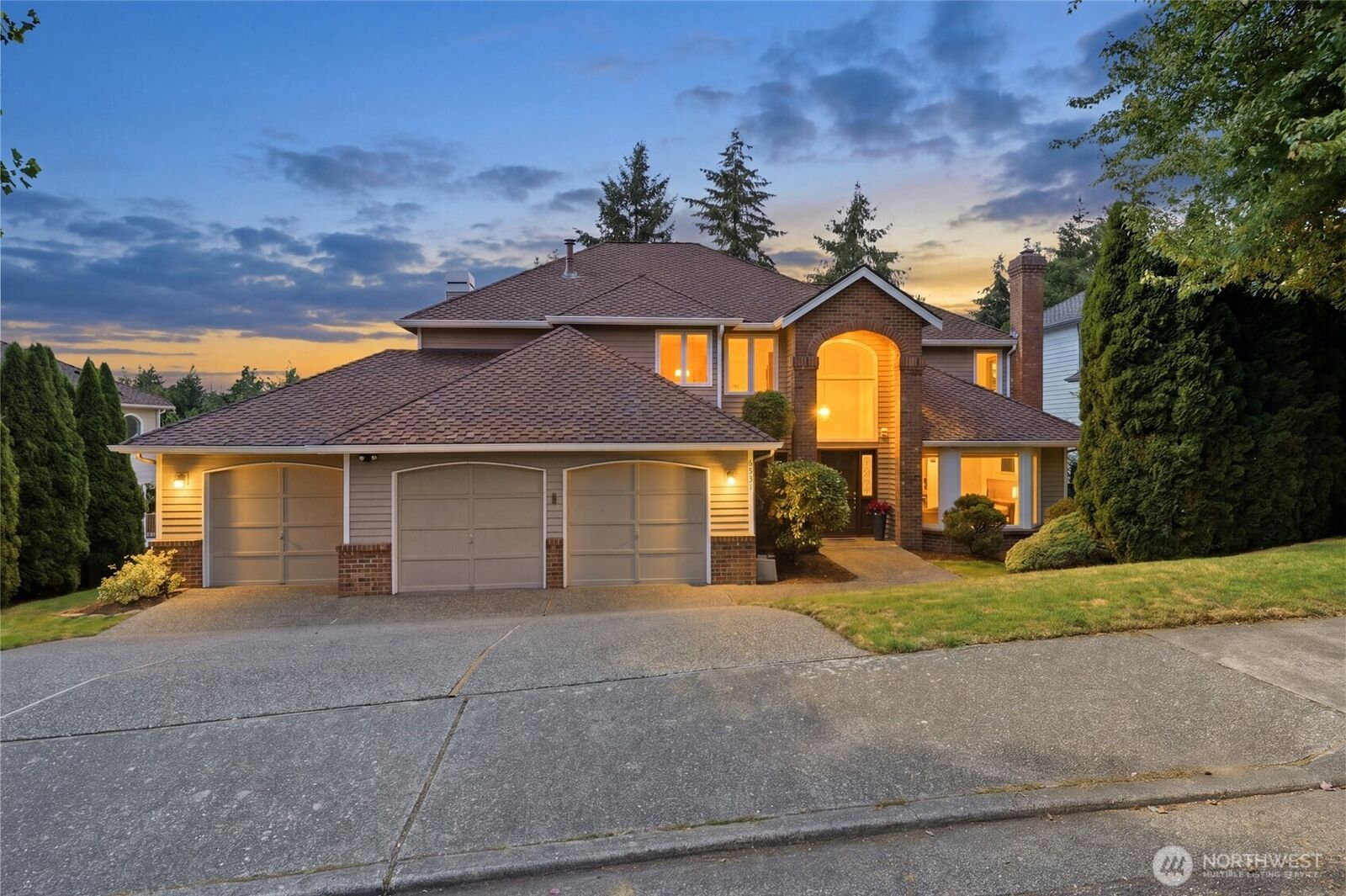 Property Photo:  6531  154th Place SE  WA 98006 
