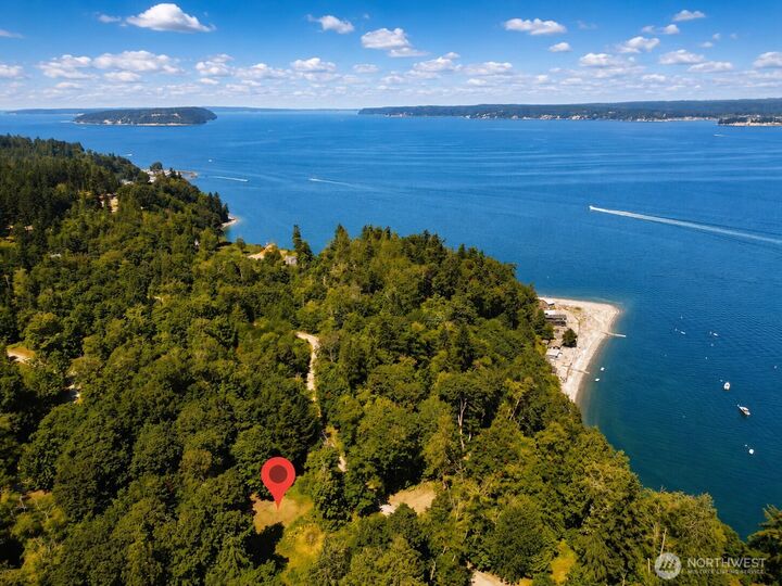 Property Photo:  13  Beach Way  WA 98206 