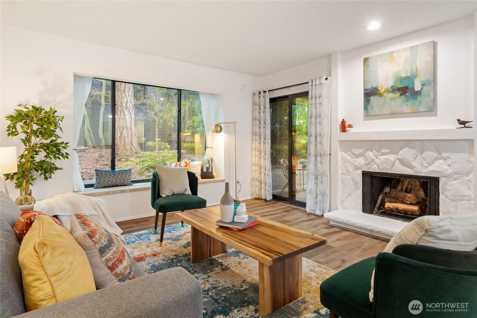 Property Photo:  1819 N 107th Street 103  WA 98133 