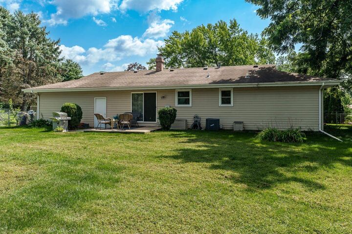 Property Photo: 5810 Gridley Court IL 61080