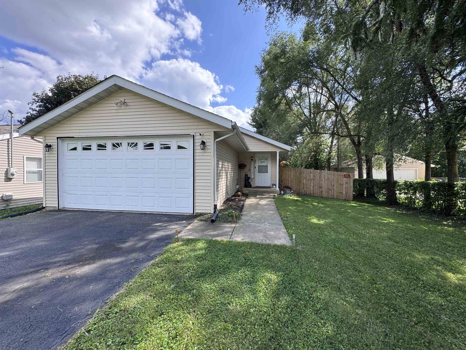 Property Photo: 837 Maple Avenue IL 61115