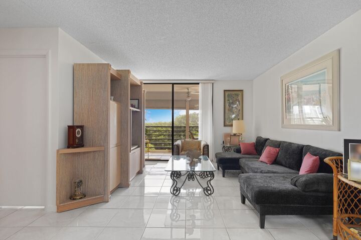 Property Photo:  1200 Saint Charles Place 509  FL 33026 