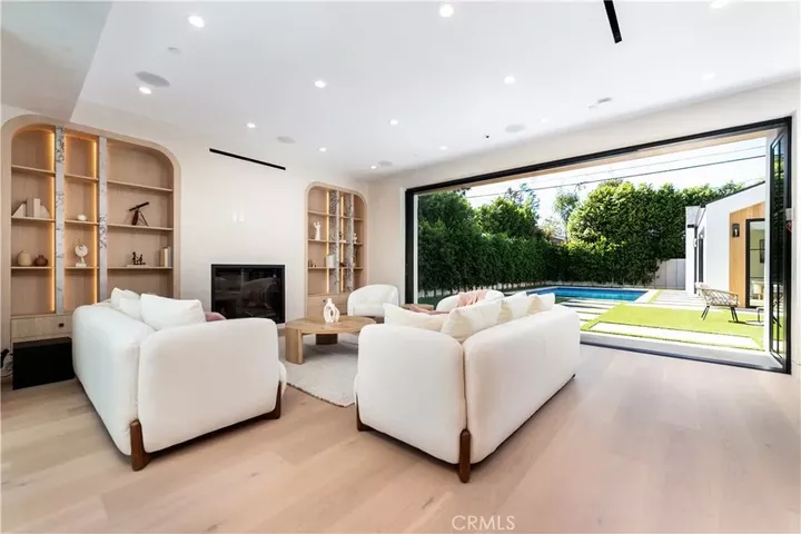 Property Photo:  16749 Addison Street  CA 91436 