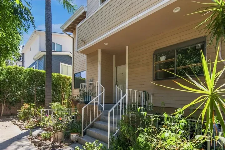 Property Photo:  5340 Wilkinson Avenue 5  CA 91607 