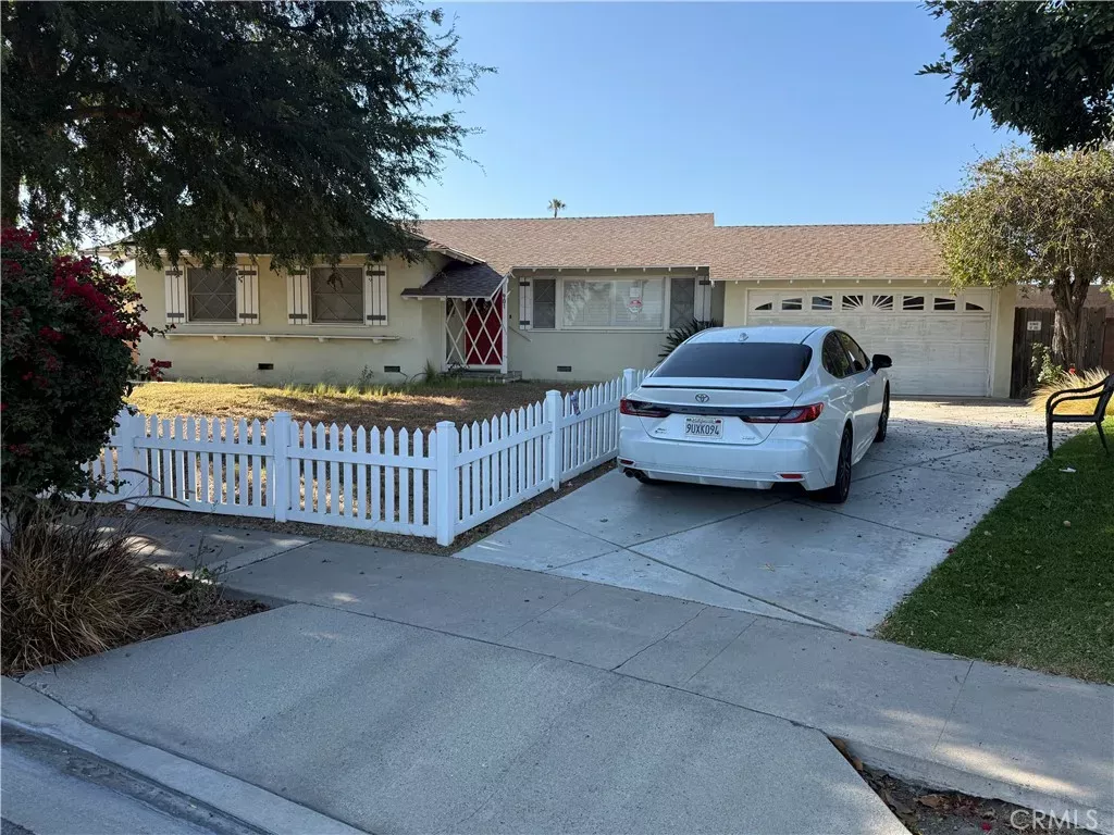 Property Photo:  901 W Autumn  CA 92805 
