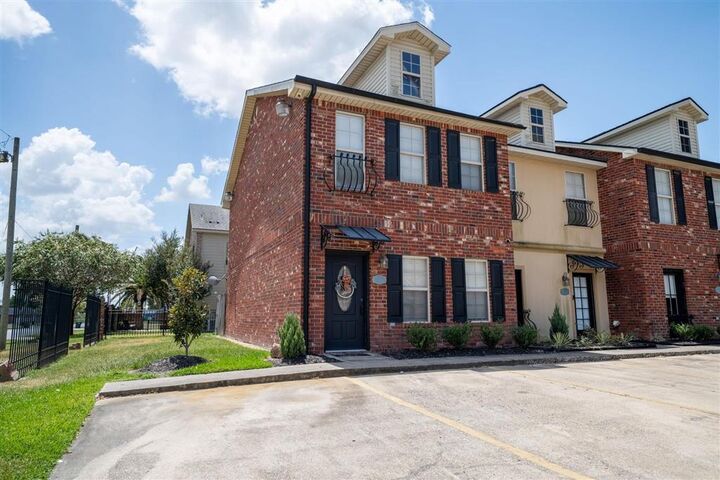 Property Photo: 4400 Brown St Street Z LA 70607