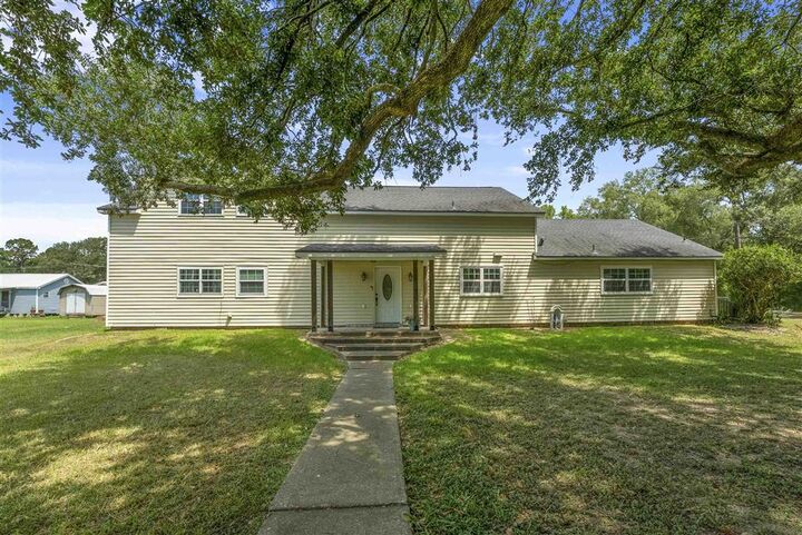 Property Photo: 400 E Nichols Street E LA 70591