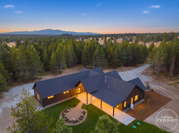 Property Photo: 890 W Slaton Ln WA 99006