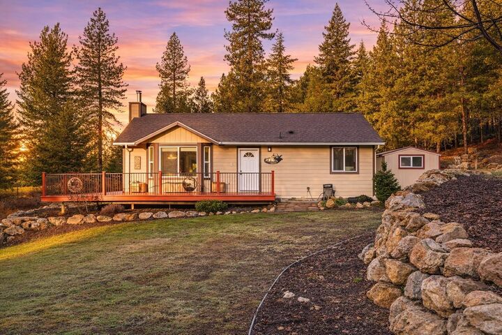 Property Photo: 702 McCammon Dr WA 99009