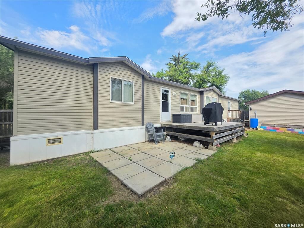 Property Photo: 481 34th Street SK S0M 0E0
