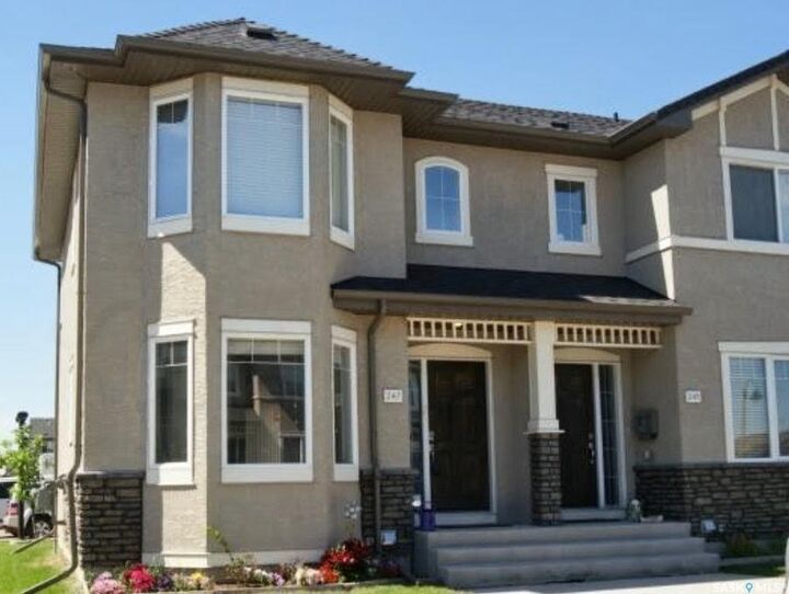 245 Ashworth Crescent 247 — photo 1