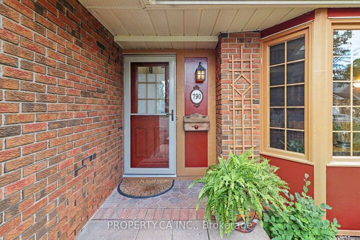 Property Photo:  790 Gadwell Court  ON K1E 2Z7 