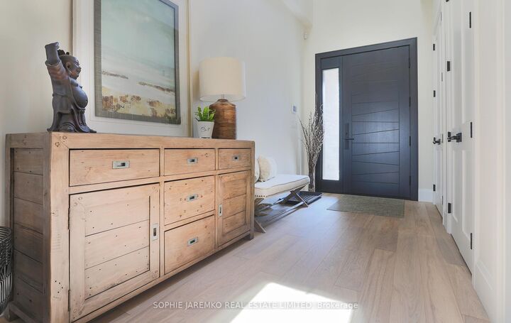 Property Photo: 939 Melton Drive ON L4Y 1K9