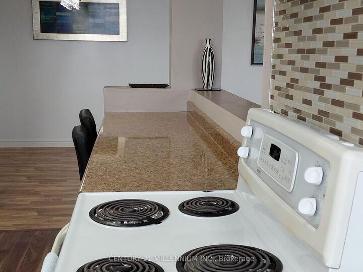 Property Photo:  25 Kensington Road 1903  ON L6T 3W8 